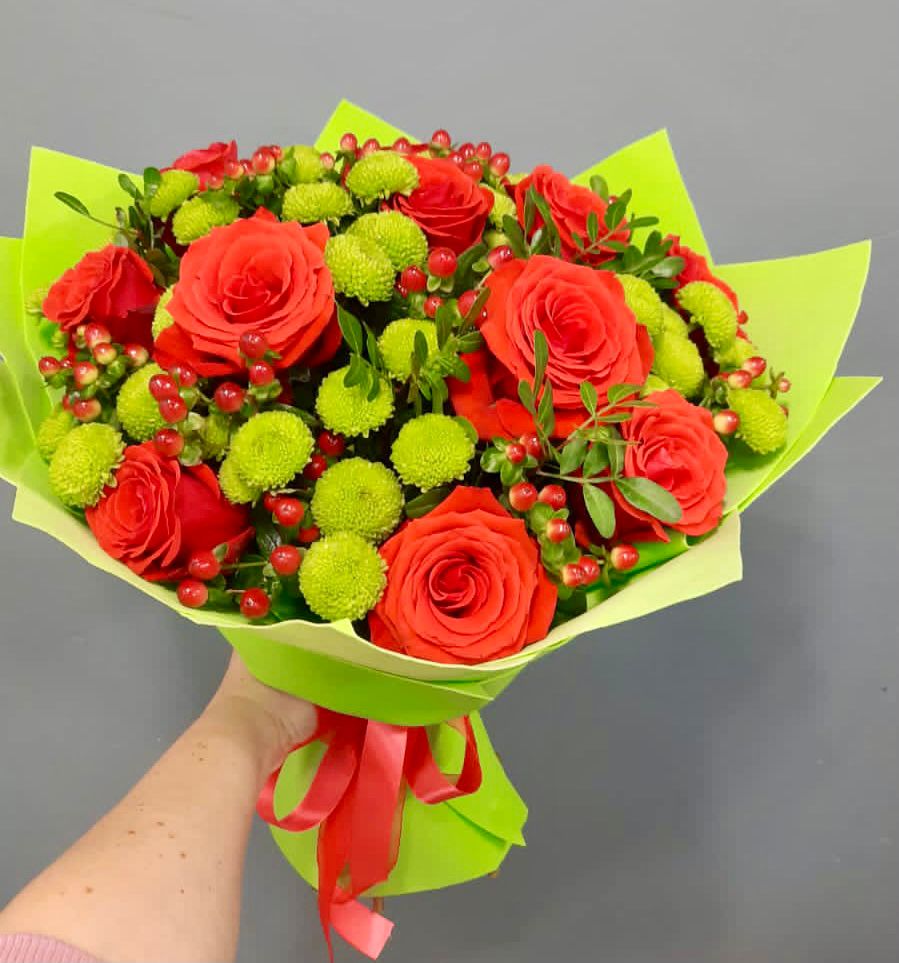 Букет цветов из: Хризантемы и Розы в Первомайке