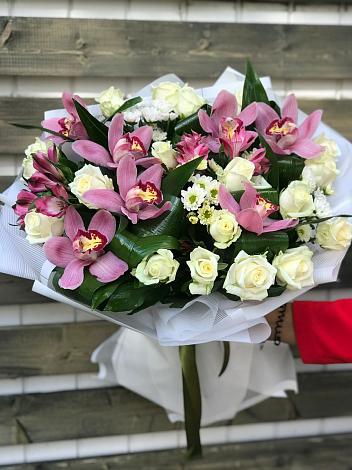 Букет цветов из: Розы и Хризантемы в Первомайке