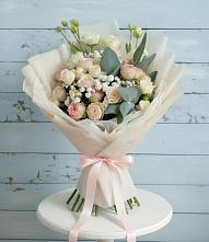 Букет цветов из:  Розы и Лизиантусы #REPLACE_PRED# Первомайке
