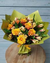 Букет цветов из:  Альстромерии и Розы в Первомайке