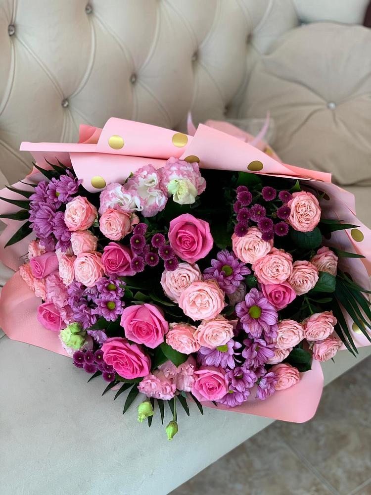 Букет цветов из: Хризантемы, Розы и Лизиантусы в Первомайке