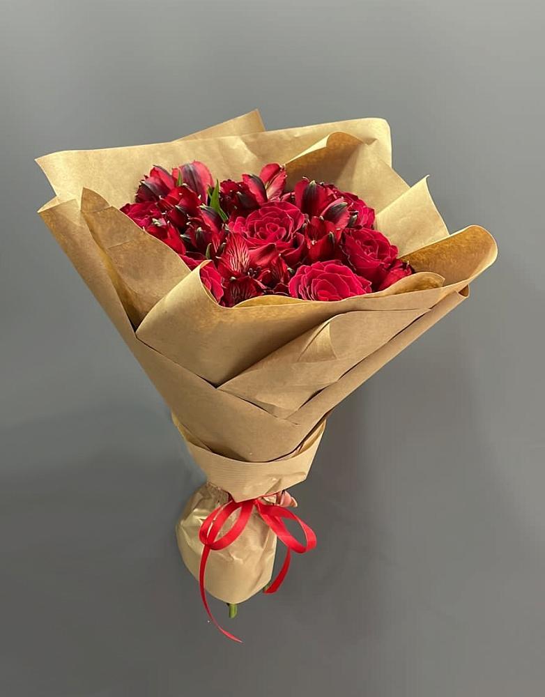 Букет цветов из: Альстромерии и Розы в Первомайке