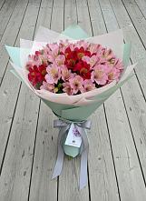 Букет цветов из:  Альстромерии #REPLACE_PRED# Первомайке