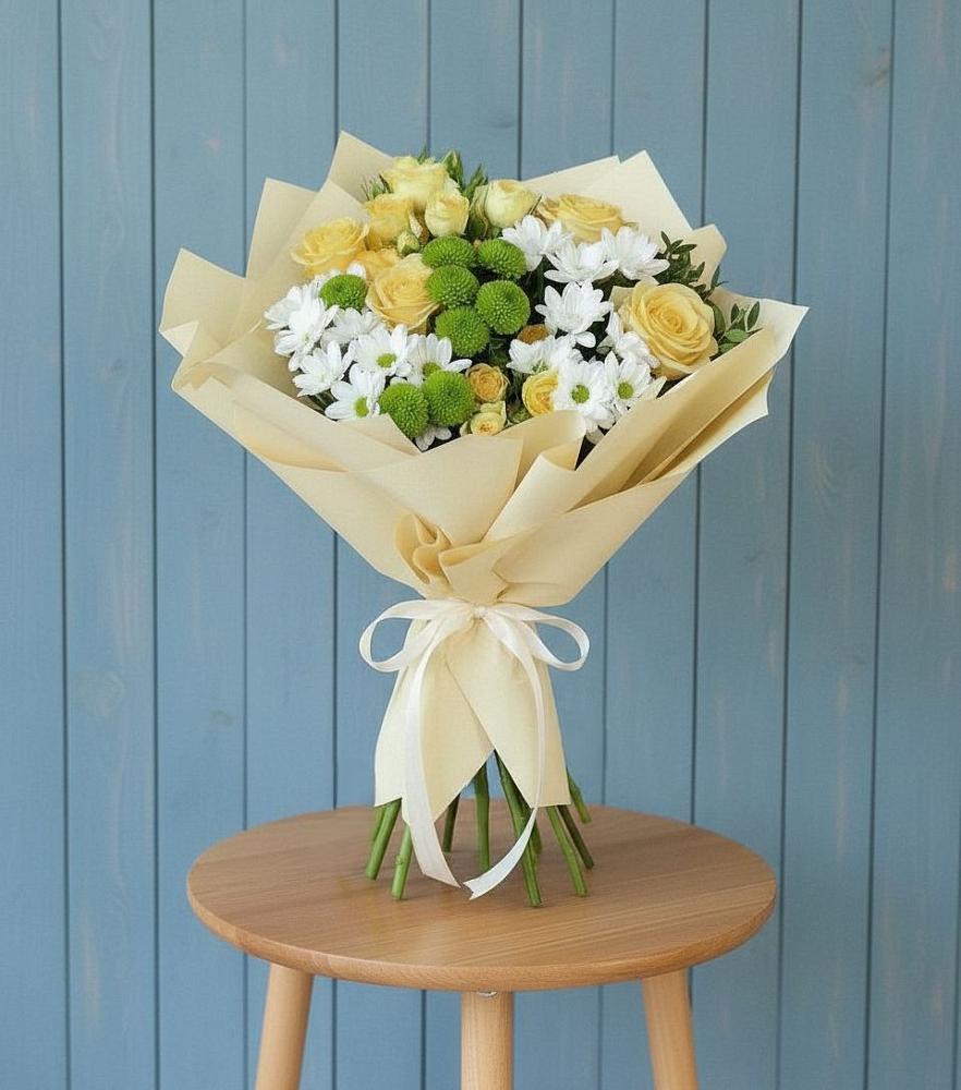 Букет цветов из: Хризантемы и Розы в Первомайке