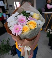 Букет цветов из:  Герберы, Розы и Хризантемы в Первомайке