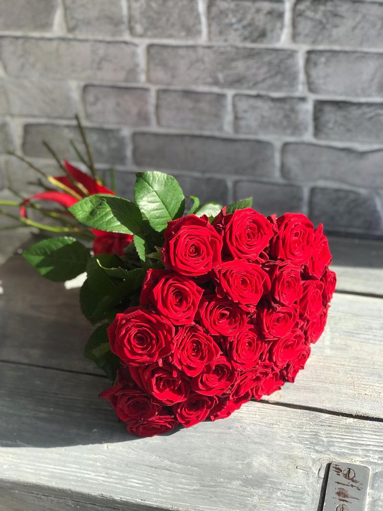Букет Красные розы Фридом в Первомайке