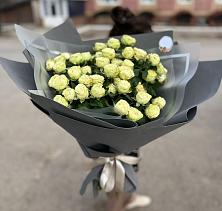 Букет Белые кустовые розы Солинеро в Первомайке
