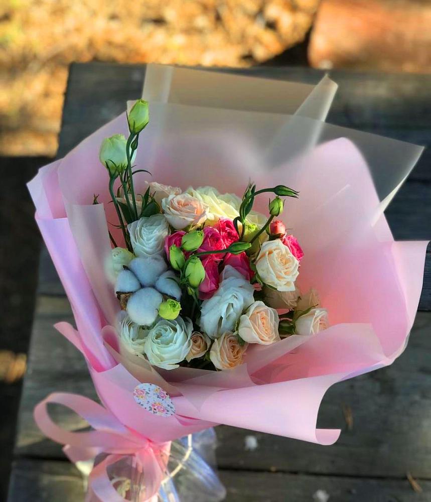 Букет цветов из: Розы и Лизиантусы в Первомайке