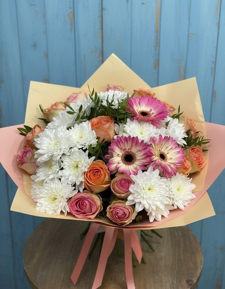 Букет цветов из: Розы, Герберы и Хризантемы в Первомайке