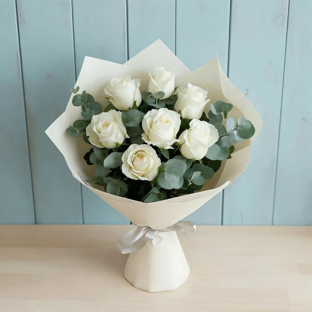 Букет Белые розы в Эвкалипте в Первомайке