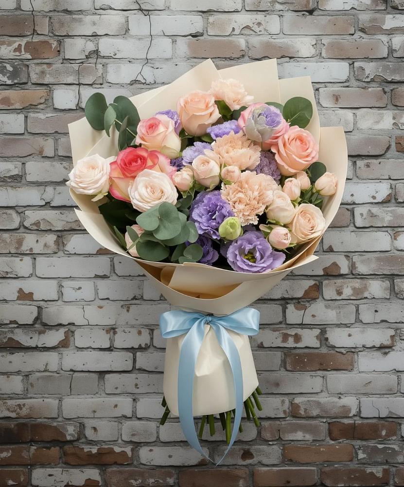 Букет цветов из: Розы, Лизиантусы и Гвоздики в Первомайке