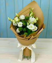 Букет цветов из:  Хризантемы и Лизиантусы в Первомайке