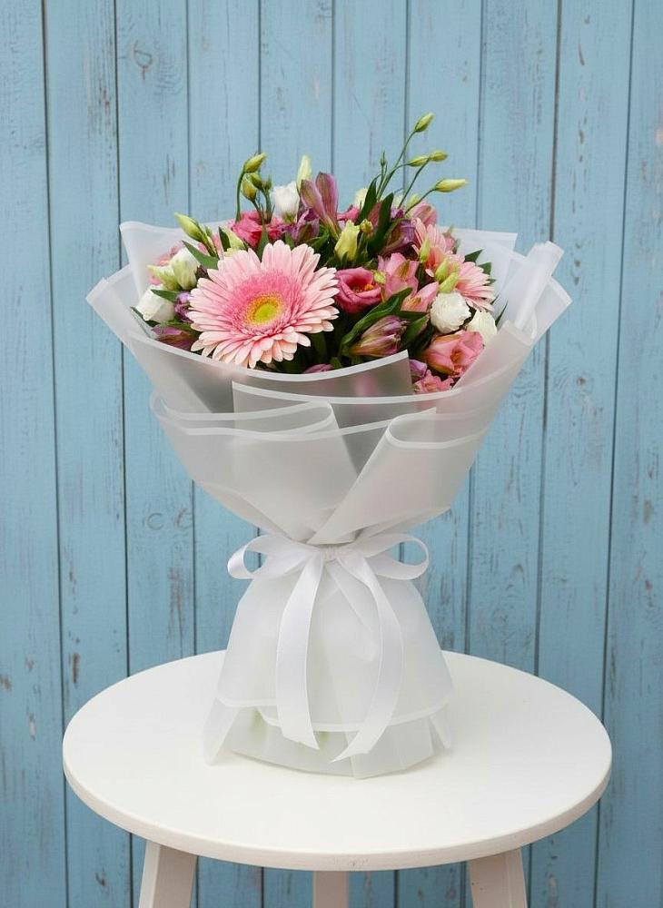 Букет цветов из: Герберы, Альстромерии и Лизиантусы в Первомайке