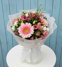 Букет цветов из:  Герберы, Альстромерии и Лизиантусы в Первомайке