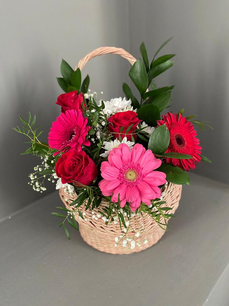 Цветочная композиция из Розы, Хризантемы и Герберы в корзине в Первомайке