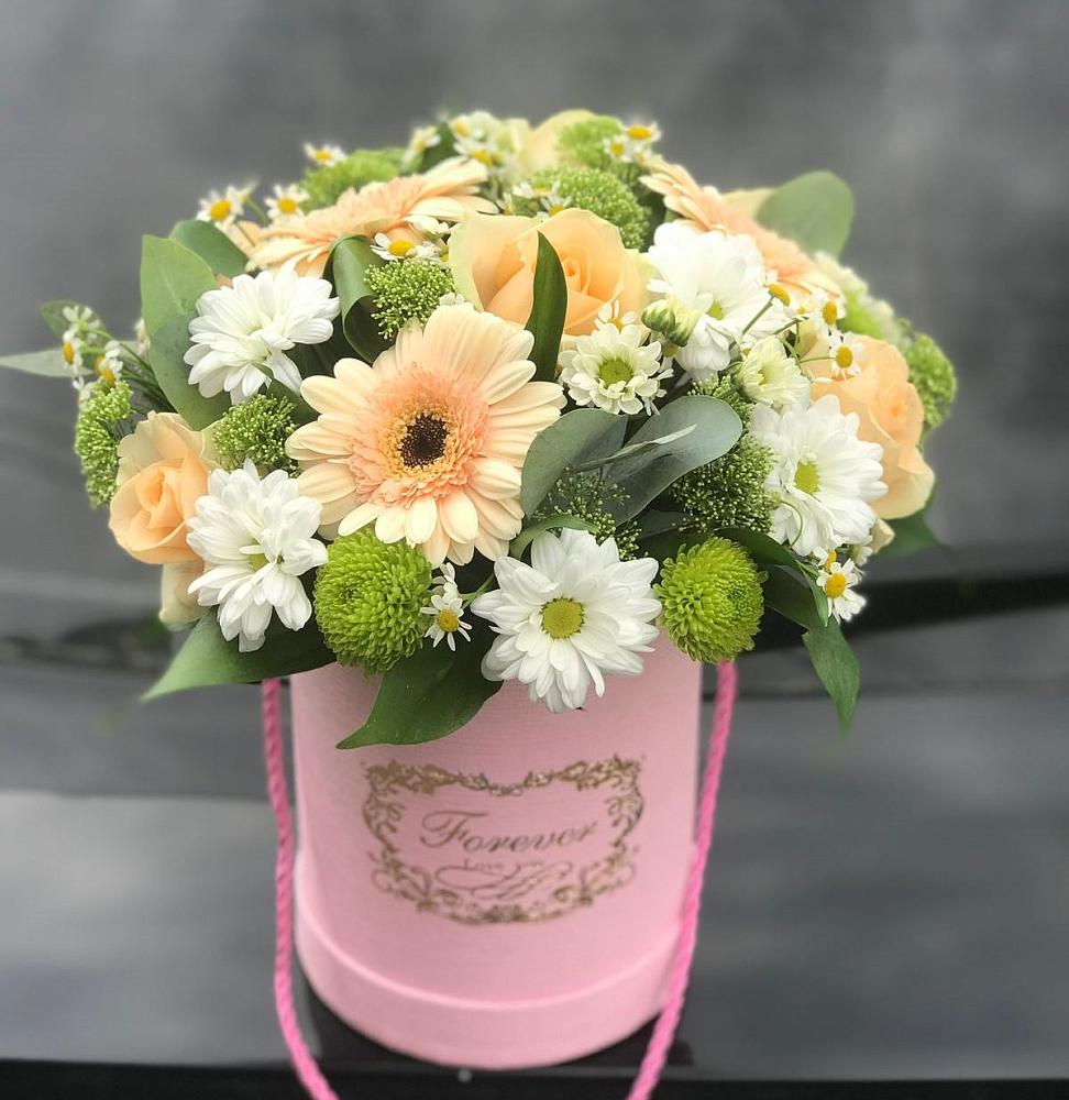 Цветочная композиция из Розы, Герберы и Хризантемы в шляпной коробке в Первомайке