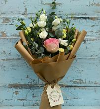 Букет цветов из:  Розы и Лизиантусы в Первомайке