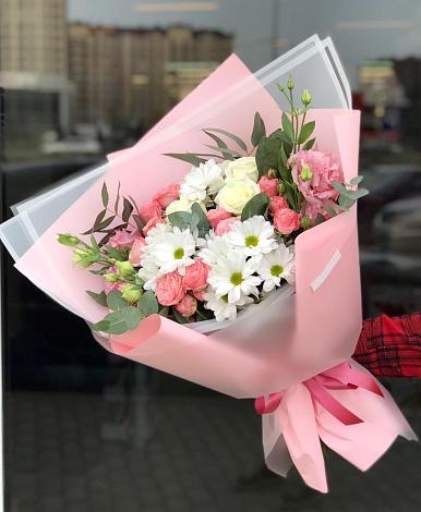 Букет цветов из: Розы, Лизиантусы и Хризантемы в Первомайке